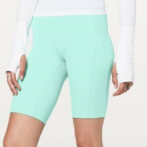 Lululemon On Pace Shorts, Size 4, NWT, OOS, SWEET!